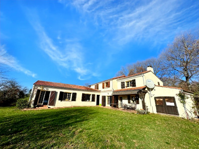 Maison à vendre à Montaner, Pyrénées-Atlantiques, Aquitaine, avec Leggett Immobilier
