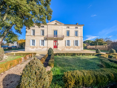 Elegant 19th century Maison de maître & its outbuildings. Swimming pool, garden, land- Between Jonzac and Pons