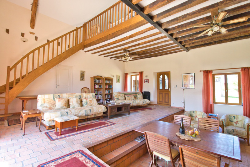 French property for sale in Luché-Pringé, Sarthe - &#8364;310,000 - photo 2