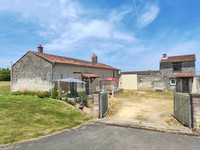 Maison à vendre à Prinçay, Vienne - 212.000 € - photo 1