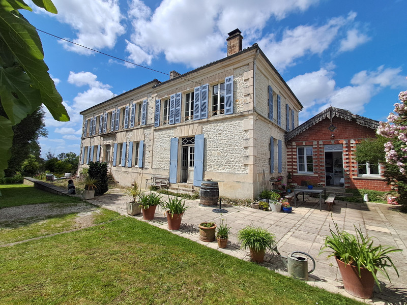 Propriété à vendre à Bresdon, Charente-Maritime - 385 000 €
