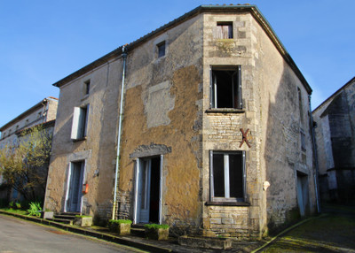 Maison à vendre à Tusson, Charente, Poitou-Charentes, avec Leggett Immobilier