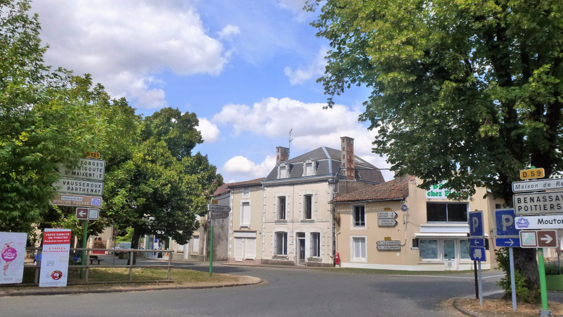 Maison à Vasles, Deux-Sèvres - photo 1
