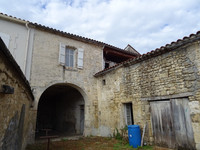 Maison à vendre à Vibrac, Charente - 66 600 € - photo 2