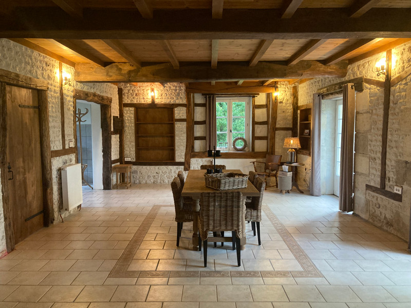 French property for sale in Messac, Charente-Maritime - €333,900 - photo 4