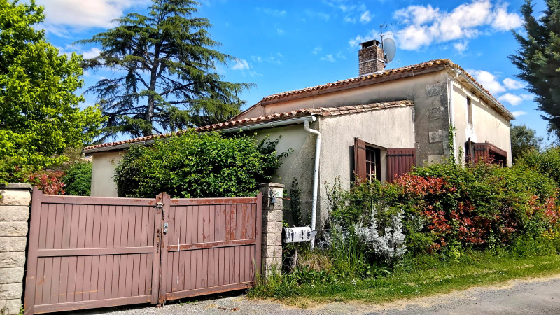 Propriété à vendre à Chamouillac, Charente-Maritime - 240 215 €