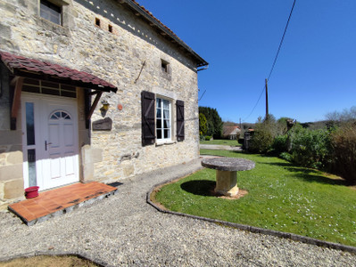 Maison à vendre à Le Grand-Madieu, Charente, Poitou-Charentes, avec Leggett Immobilier