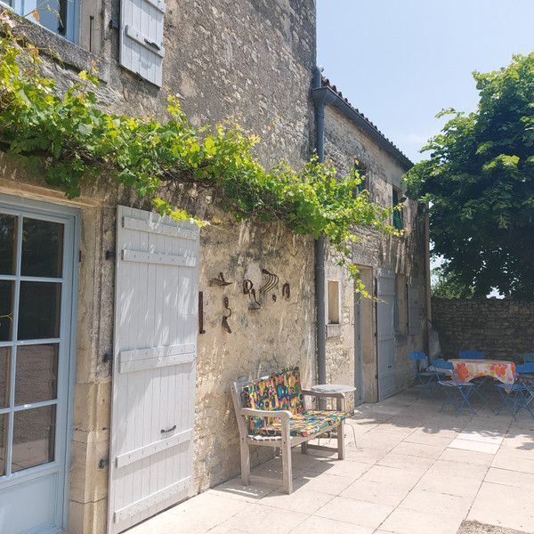 French property for sale in Neuvicq-le-Château, Charente-Maritime - €249,500 - photo 2