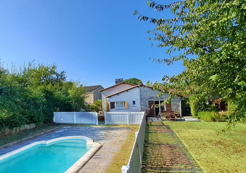 Maison à vendre à Valdelaume, Deux-Sèvres - 149.999 € - photo 1