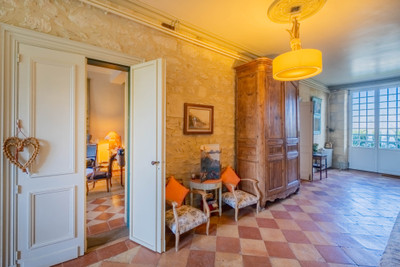 Magnificent 18th century CHATEAU with touristic activity.
Exceptional location!