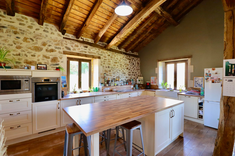 French property for sale in Écuras, Charente - €250,380 - photo 1