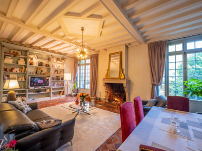 Yvelines 19th Century renovated hunting Lodge, 500sqm, large reception rooms, 6 bedrooms, own Seine mooring