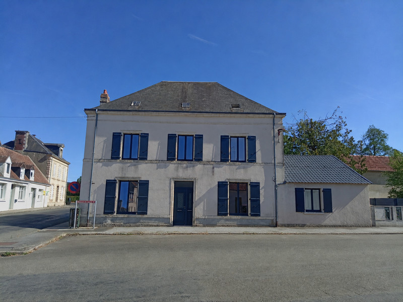 French property for sale in Villeneuve-en-Perseigne, Sarthe - €204,000 - photo 9