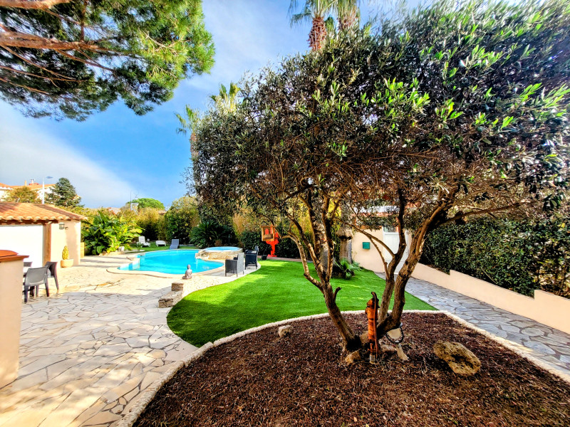 French property for sale in Canet-en-Roussillon, Pyrénées-Orientales - €599,000 - photo 1