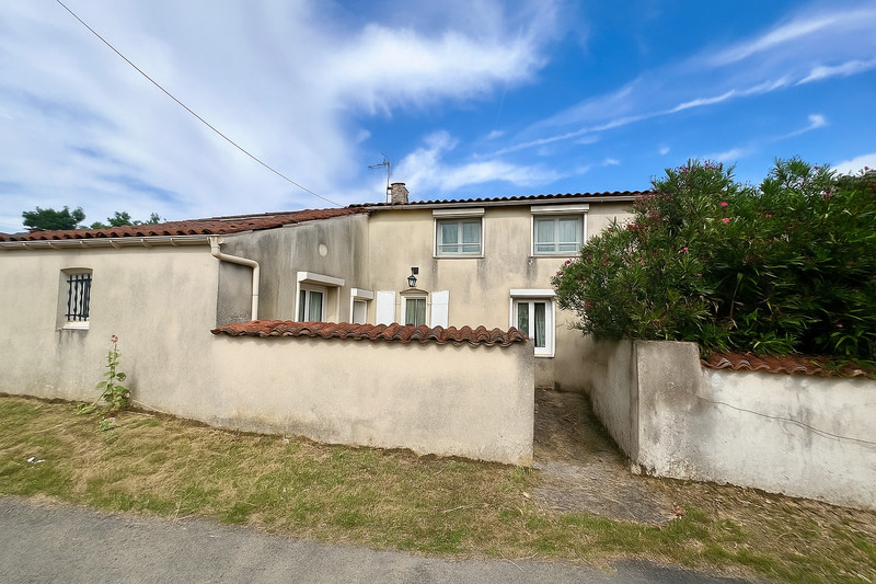 Maison à vendre à Saint-Savinien, Charente-Maritime - 205.200 € - photo 1
