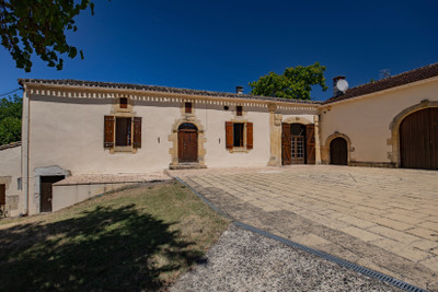 French property for sale in Montagnac-sur-Lède, Lot-et-Garonne - €418,700 - photo 1