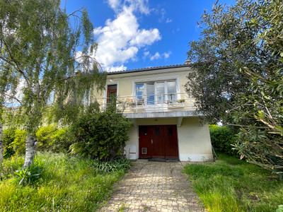 Maison à vendre à La Couronne, Charente, Poitou-Charentes, avec Leggett Immobilier