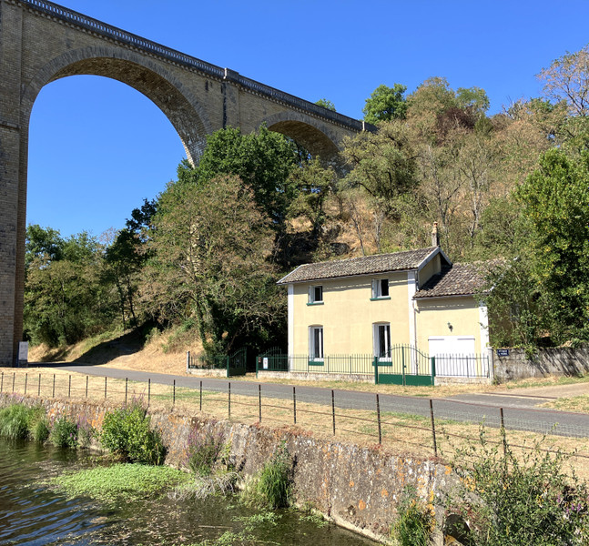 French property for sale in L'Isle-Jourdain, Vienne - €88,000 - photo 0
