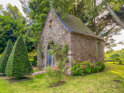 Stunning Manor house in beautiful grounds with a moat and a lake situated 35 min from the Mont St Michel