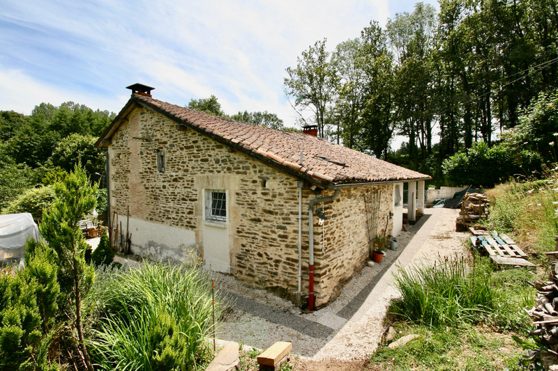French property for sale in Montembœuf, Charente - €282,000 - photo 9