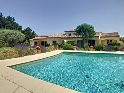 NEW PROPERTY. Beautiful property with 243 m² villa, outbuildings, swimming and pool house on 3600 m² of land