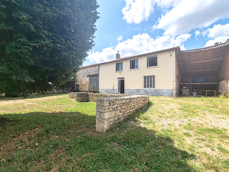 Maison à vendre à Vouthon, Charente - 109.000 € - photo 1