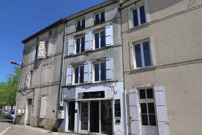 Appartement à vendre à Sauzé-Vaussais, Deux-Sèvres, Poitou-Charentes, avec Leggett Immobilier