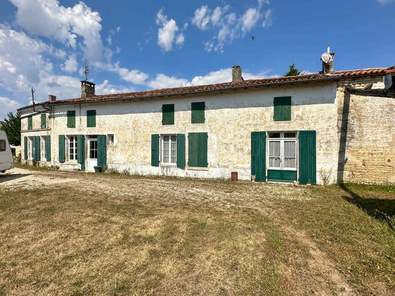 French property for sale in Coivert, Charente-Maritime - €249,950 - photo 2