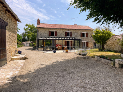 Maison à vendre à Lhommaizé, Vienne, Poitou-Charentes, avec Leggett Immobilier