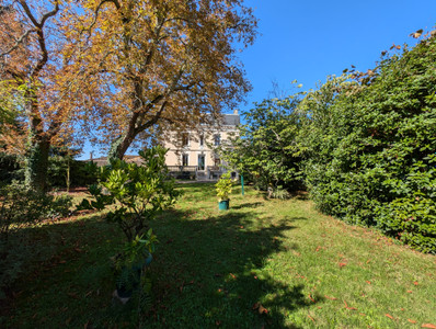 Maison de Maître - Large outbuildings - Rental income - Garden, courtyard & terrace in the heart of Montendre