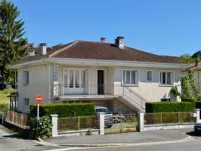 Maison à vendre à Montmoreau, Charente, Poitou-Charentes, avec Leggett Immobilier