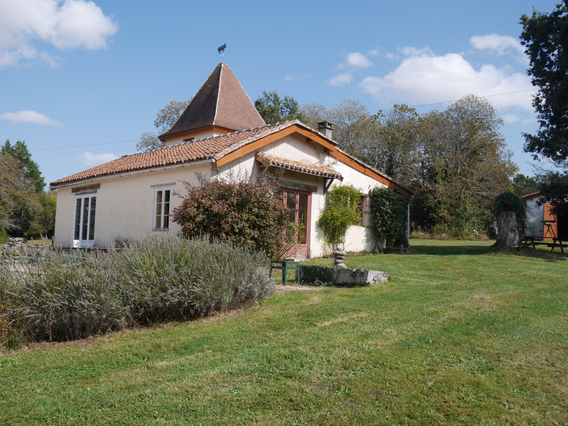 French property for sale in Ronsenac, Charente - &#8364;595,000 - photo 3