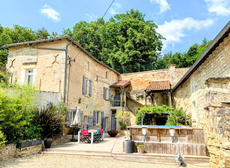 Maison à vendre à Beaumont Saint-Cyr, Vienne - 410.000 € - photo 1