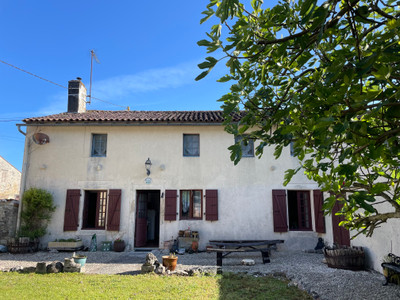Maison à vendre à Romazières, Charente-Maritime, Poitou-Charentes, avec Leggett Immobilier