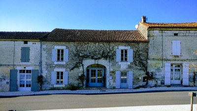 Maison à vendre à Villebois-Lavalette, Charente, Poitou-Charentes, avec Leggett Immobilier