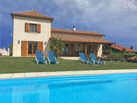 Maison à vendre à Aubeterre-sur-Dronne, Charente - 349.800 € - photo 1