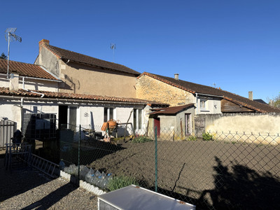 French property for sale in Bouresse, Vienne - €128,000 - photo 1