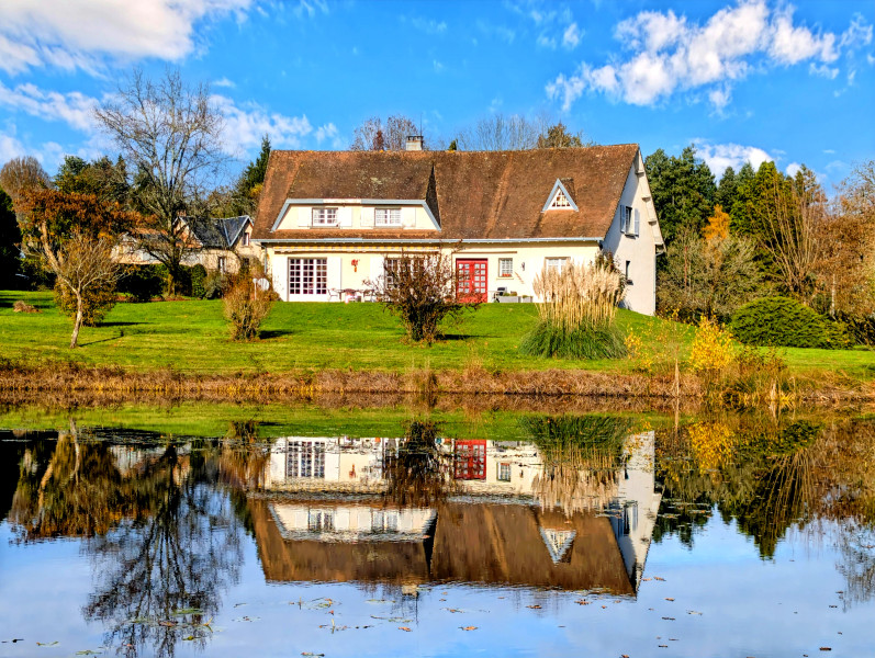 French property for sale in Dournazac, Haute-Vienne - €399,000 - photo 0