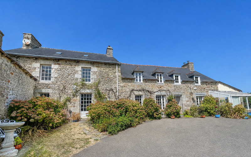 French property for sale in Plaine-Haute, Côtes-d'Armor - €349,800 - photo 0