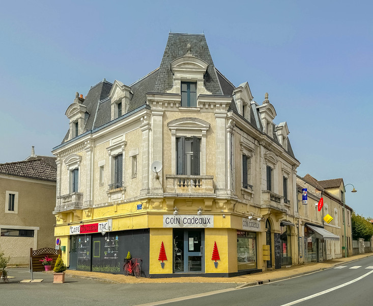 Commerce à vendre à La Coquille, Dordogne - 172 000 € - photo 1
