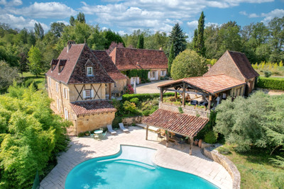 Set of three stone buildings, swimming pool, terraces, meadows and woodland. 