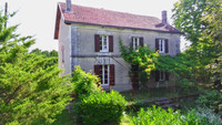 Maison à vendre à Montmoreau, Charente - 299.600 € - photo 1