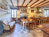 Maison à vendre à Beugnon-Thireuil, Deux-Sèvres - 199.999 € - photo 2