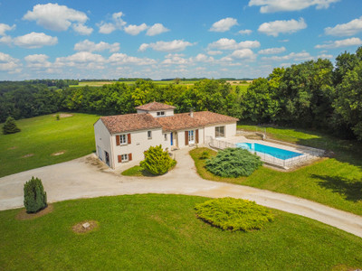 French property for sale in Angoulême, Charente - €310,000 - photo 1