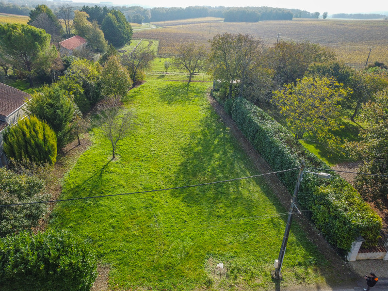 Terrain à vendre à Échallat, Charente - 99.900 € - photo 1