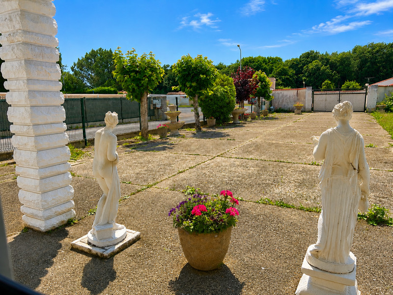 French property for sale in Saint-Sulpice-de-Royan, Charente-Maritime - €381,600 - photo 4