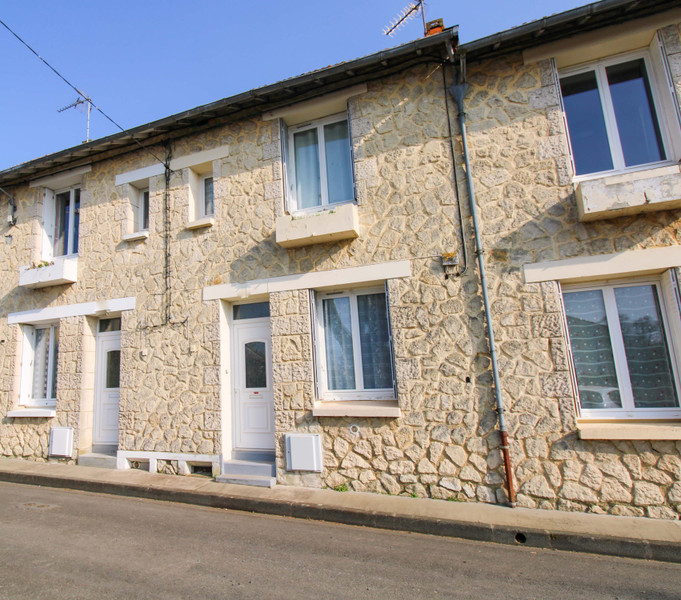 Maison à Saint-Jean-d'Angély, Charente-Maritime - photo 1