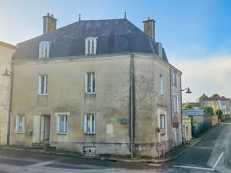 French property for sale in Allonne, Deux-Sèvres - €72,000 - photo 0