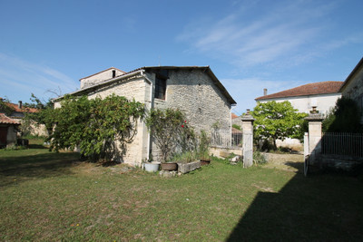 French property for sale in Tusson, Charente - €365,700 - photo 9