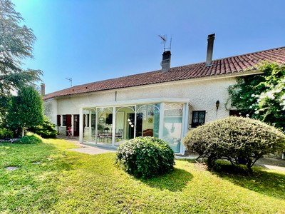 Maison à vendre à Deviat, Charente, Poitou-Charentes, avec Leggett Immobilier